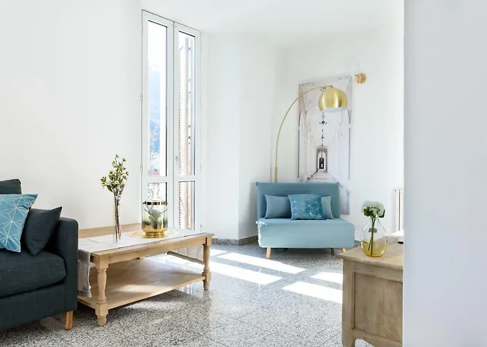 Lora Apartment, Free Private Parking * コモ